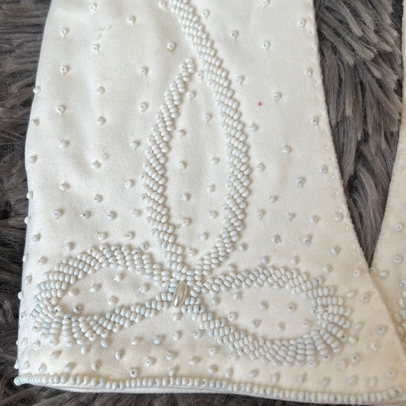 VTG 1950’s dead stock white beaded gloves - Picture 4 of 6